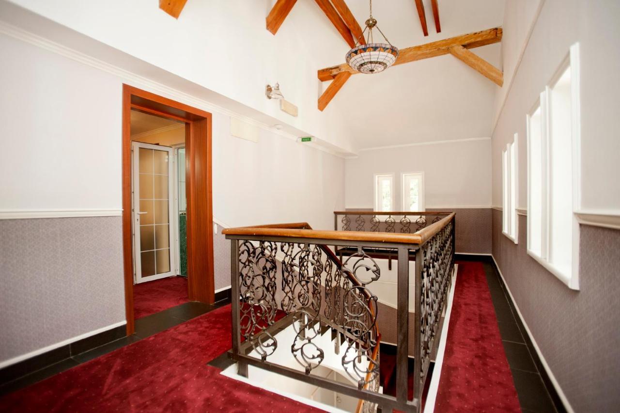 Hotel Bastion Sinaia Exterior photo